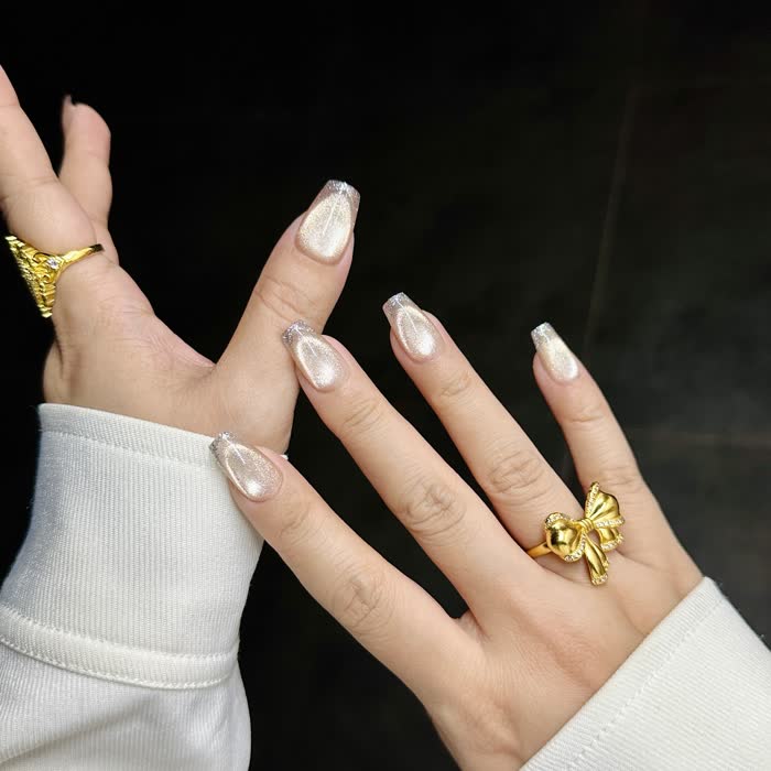 Lumière French – Ivory — hand-painted press-on nails