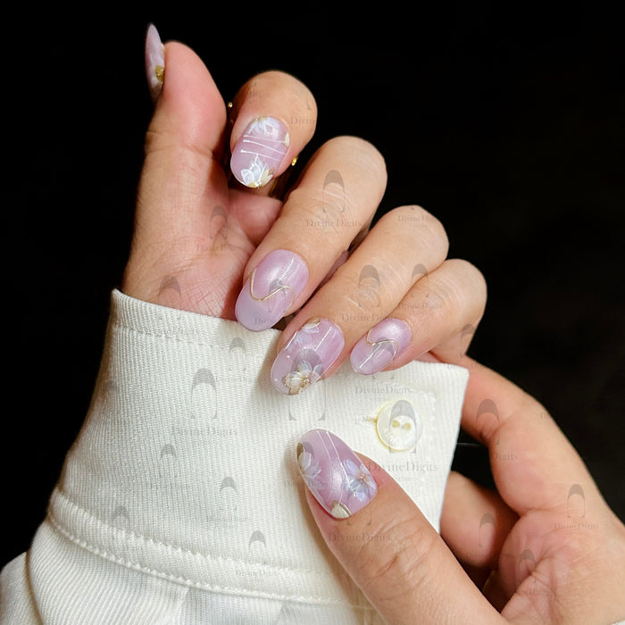 La La Lilac — hand-painted press-on nails